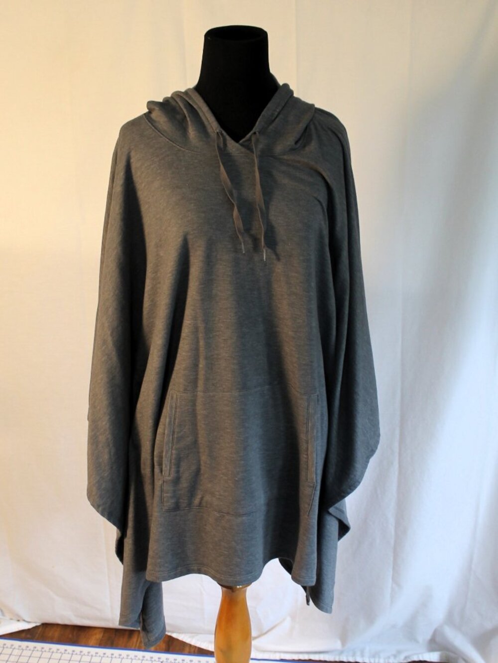 Cuddl Duds Gray Hooded Poncho L/XL